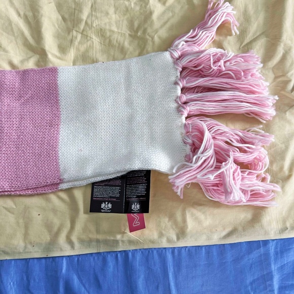 WINTER SCARF, KNITTED, WARM, PINK/WHITE, SUPPORTING BREAST CANCER RESEARCH, - Picture 3 of 3